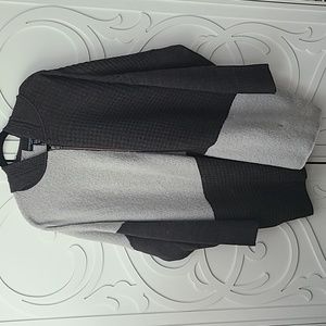 🎄 NWOT Hooded Sweater with Zipper